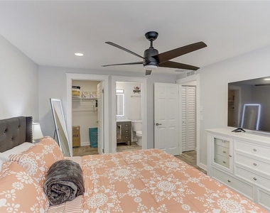 2728 49th Avenue W - Photo Thumbnail 18