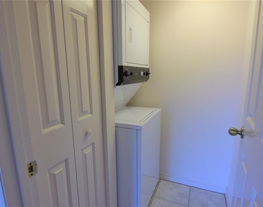 8390 Wingate Drive - Photo Thumbnail 12