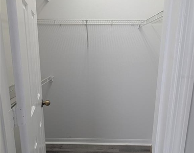 8390 Wingate Drive - Photo Thumbnail 7