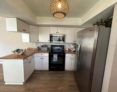 3312 Vivienda Boulevard - Photo Thumbnail 7