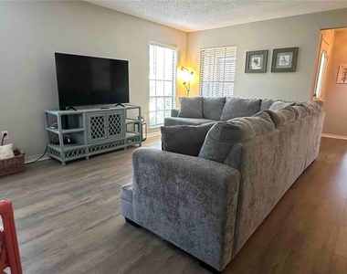3312 Vivienda Boulevard - Photo Thumbnail 3