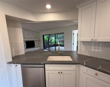 6468 Jarvis Road - Photo Thumbnail 12