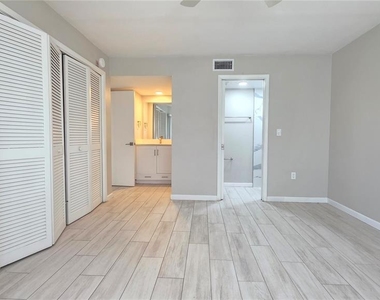 2515 Bayshore Gardens Parkway - Photo Thumbnail 7