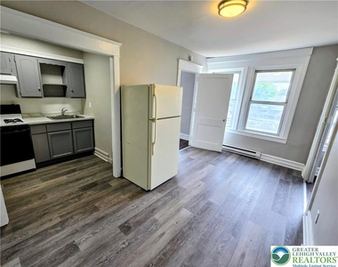 926 W Walnut Street - Photo Thumbnail 1