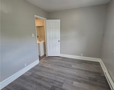 926 W Walnut Street - Photo Thumbnail 1
