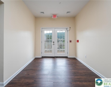 418 Race Street - Photo Thumbnail 9