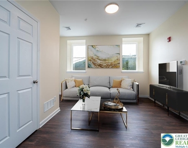 418 Race Street - Photo Thumbnail 1
