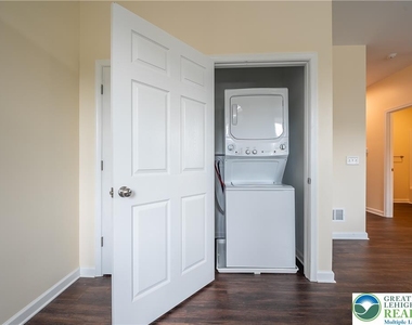 418 Race Street - Photo Thumbnail 7