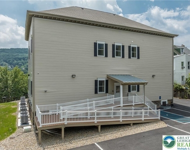 418 Race Street - Photo Thumbnail 10