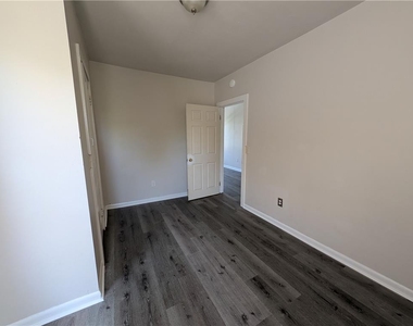 2134 Freemansburg Avenue - Photo Thumbnail 5