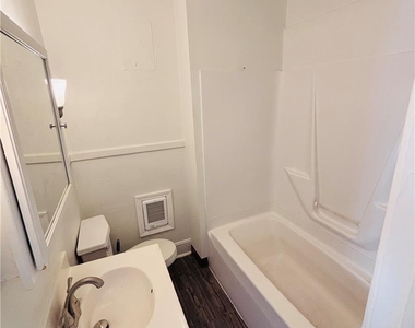 559 E Broad Street - Photo Thumbnail 2