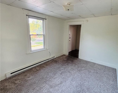 559 E Broad Street - Photo Thumbnail 7