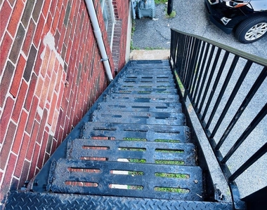 559 E Broad Street - Photo Thumbnail 12