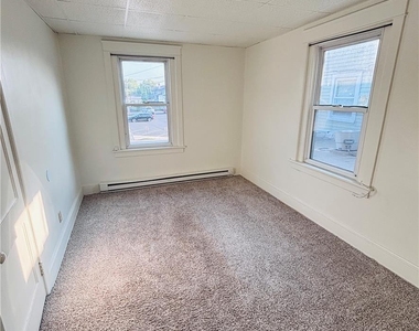559 E Broad Street - Photo Thumbnail 10