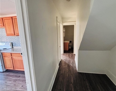 559 E Broad Street - Photo Thumbnail 6