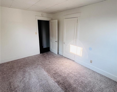 559 E Broad Street - Photo Thumbnail 3