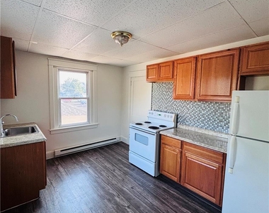 559 E Broad Street - Photo Thumbnail 11