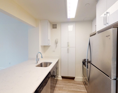 10 Hanover Square - Photo Thumbnail 1