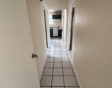 1008 Antonio Street - Photo Thumbnail 7