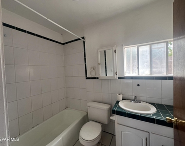 1008 Antonio Street - Photo Thumbnail 8