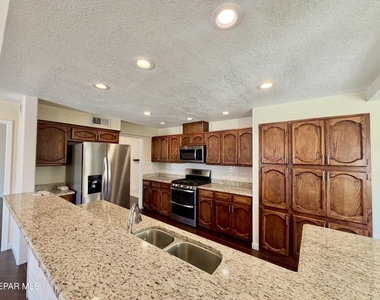 4332 Loma De Brisas Drive - Photo Thumbnail 9