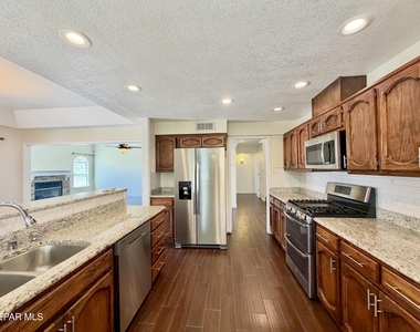 4332 Loma De Brisas Drive - Photo Thumbnail 7