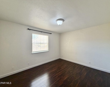 4332 Loma De Brisas Drive - Photo Thumbnail 18