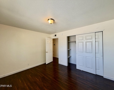 4332 Loma De Brisas Drive - Photo Thumbnail 17