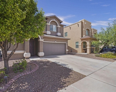 5028 Silver Ranch Avenue - Photo Thumbnail 2
