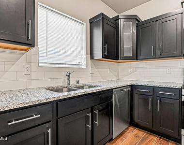 13689 Flora Vista Avenue - Photo Thumbnail 9