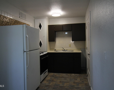 3900 Flory Avenue - Photo Thumbnail 4