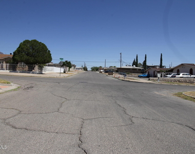 3900 Flory Avenue - Photo Thumbnail 2