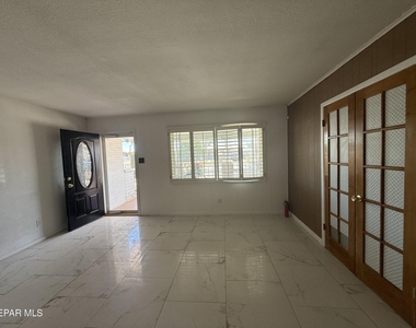 5725 Wren Avenue - Photo Thumbnail 4
