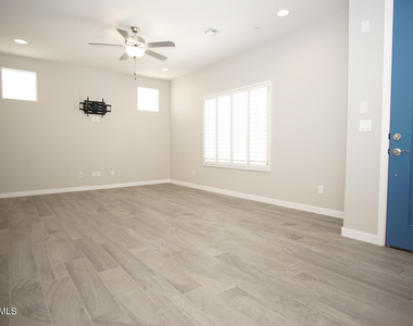 2053 William Caples Street - Photo Thumbnail 4