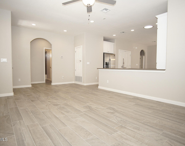 2053 William Caples Street - Photo Thumbnail 3