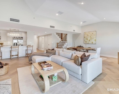 43 Harbor Drive - Photo Thumbnail 13