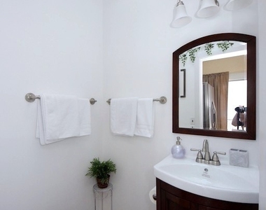 1093 Shippan Avenue - Photo Thumbnail 12