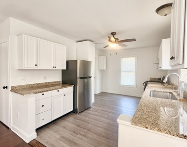 48 Vine Street - Photo Thumbnail 5