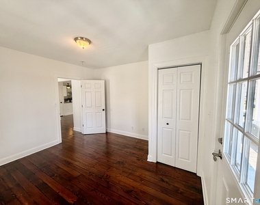 48 Vine Street - Photo Thumbnail 2