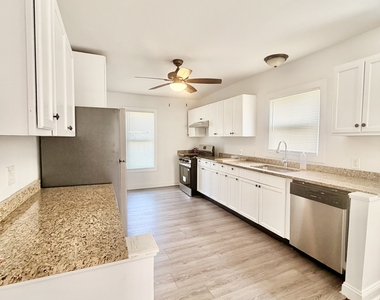 48 Vine Street - Photo Thumbnail 6