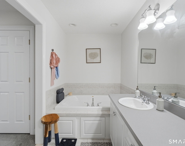 7 Bridlewood Lane - Photo Thumbnail 24