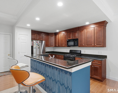 7 Bridlewood Lane - Photo Thumbnail 11