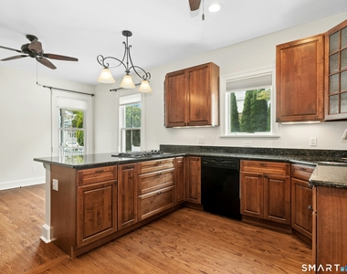 220 West Avenue - Photo Thumbnail 6
