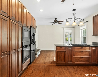 220 West Avenue - Photo Thumbnail 5