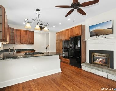 220 West Avenue - Photo Thumbnail 3