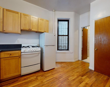 East 90th Street - Photo Thumbnail 5