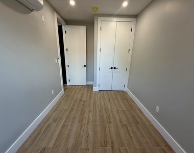 809 Midwood street - Photo Thumbnail 8