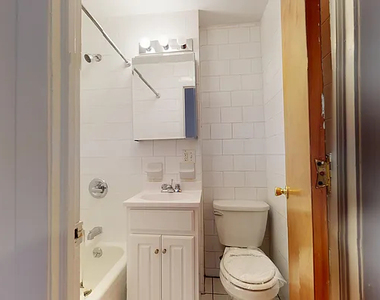 425 East 65th Street - Photo Thumbnail 7