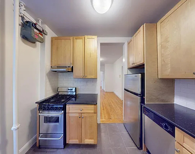 425 East 65th Street - Photo Thumbnail 3