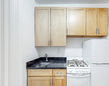 429 East 73rd Street - Photo Thumbnail 3